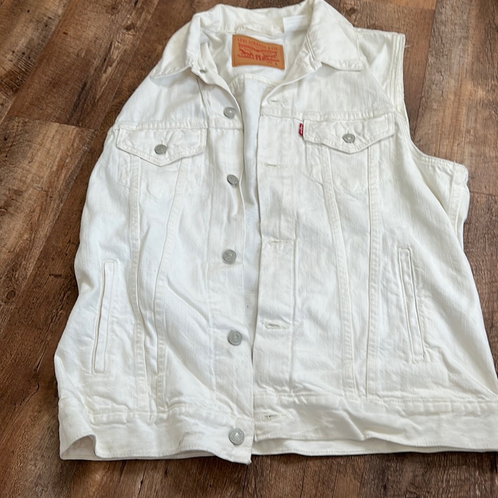 Levi’s men’s short sleeve jean jacket (lightweight)